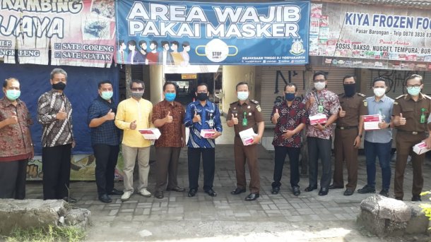 Penyerahan Bantuan Masker kepada Pedagang di Beberapa Pasar Rakyat Kabupaten Bantul